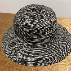 Women’s travel beach hat